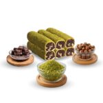 حلقوم ملفوف مزين بالفستق الحلبي المجروش محشو بالبندق والكريمة