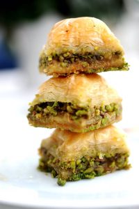 ⁦بقلاوة مربعة بالفستق حافظ مصطفى - صغير⁩ - الصورة ⁦2⁩