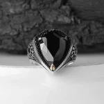 ⁦خاتم رجالي من الفضة الإسترليني منقوش بحجر الزركون عيار 925⁩ - الصورة ⁦3⁩