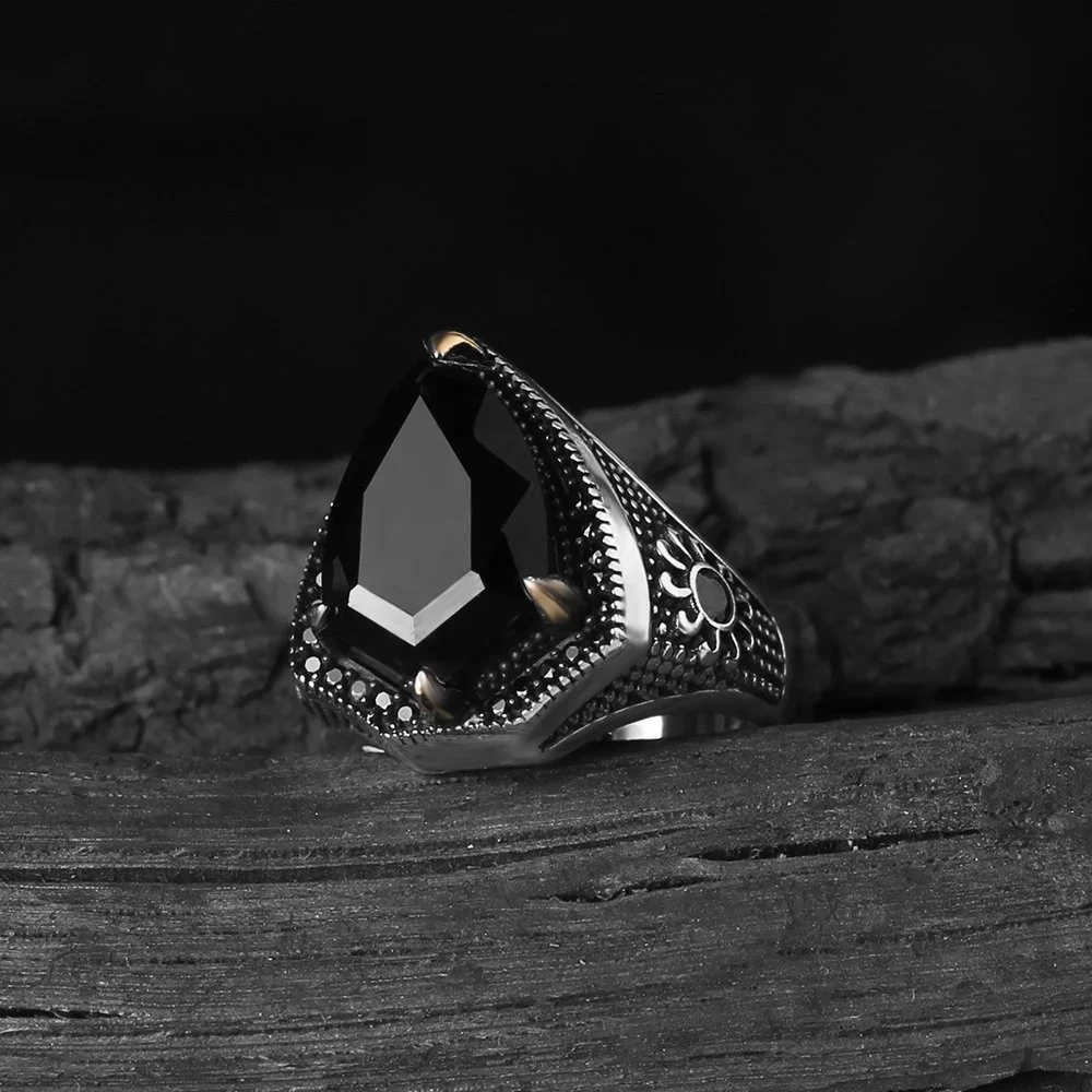 خاتم رجالي من الفضة الإسترليني منقوش بحجر الزركون