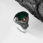 ⁦خاتم رجالي فضة عيار 925 بحجر الزركون الزيتي⁩ - الصورة ⁦2⁩