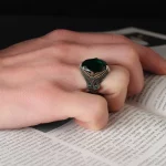 ⁦خاتم رجالي فضة عيار 925 بحجر الزركون الزيتي⁩ - الصورة ⁦3⁩