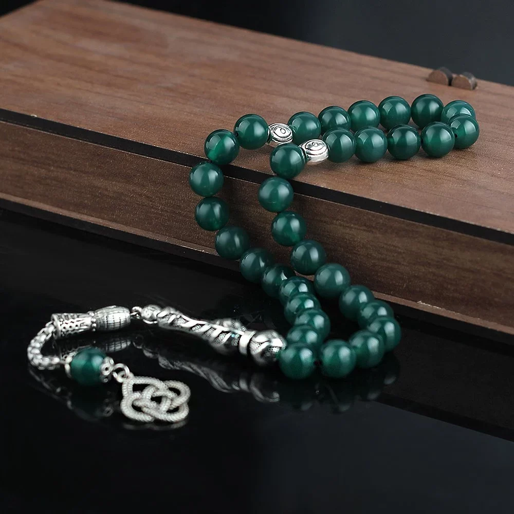 سبحة رجالية فخمة بحجر العقيق الأخضر