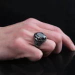 ⁦خاتم رجالي فضة عيار 925 بحجر التوباز الصوفي⁩ - الصورة ⁦2⁩