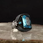 ⁦خاتم رجالي من الفضة الإسترليني عيار 925 بحجر أكوا مارين الأزرق⁩ - الصورة ⁦2⁩