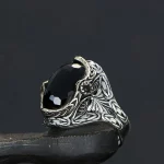 ⁦خاتم رجالي فضة الإسترليني عيار 925 بحجر الزركون موديل سلسة الملك⁩ - الصورة ⁦2⁩