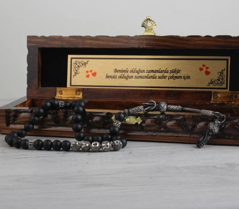 سبحة من حجر العقيق غير اللامع مع كتابة الاسم