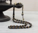 ⁦سبحة كوك اسود بشرابة فضية مطلية بالذهب⁩ - الصورة ⁦2⁩