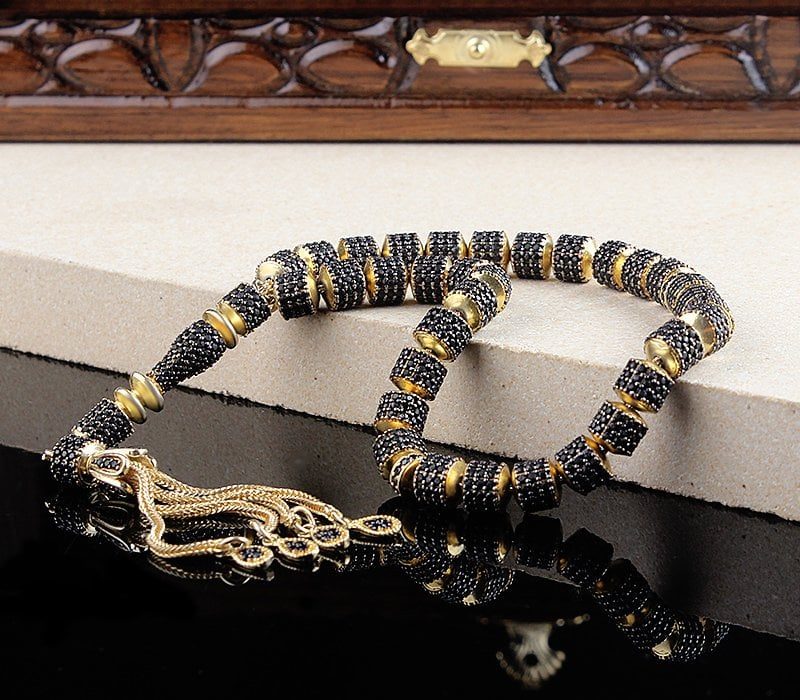 سبحة فضة مطلية بالذهب مع أحجار الزركون