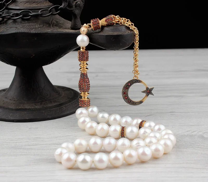 سبحة من اللؤلؤ الطبيعي بحجر الزركون وشرابة فضية