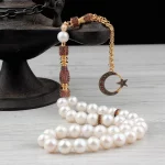 سبحة من اللؤلؤ الطبيعي بحجر الزركون وشرابة فضية