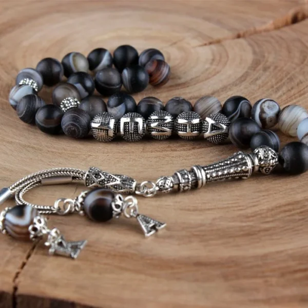 سبحة من حجر العقيق مع شرابة فضية مع إمكانية كتابة الاسم