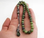 ⁦سبحة فضة مزينة بشرابة فضة وحجر ياشم الكندي⁩ - الصورة ⁦2⁩