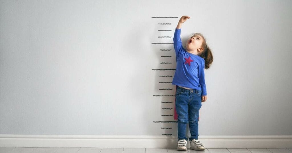 أهم المكملات والفيتامينات للاطفال لتعزيز النمو والتركيز

