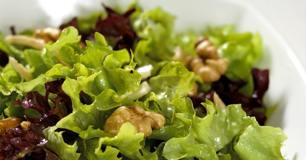 كيف تستخدم المكسرات التركية لإضافة نكهة مميزة للسلطات؟